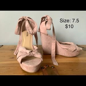 Just Fab light pink wedges